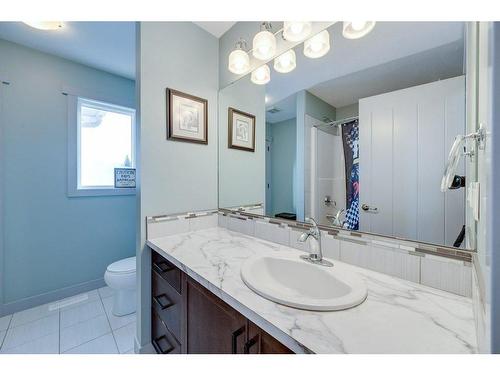 73 Chinook Street, Blackfalds, AB - Indoor Photo Showing Bathroom