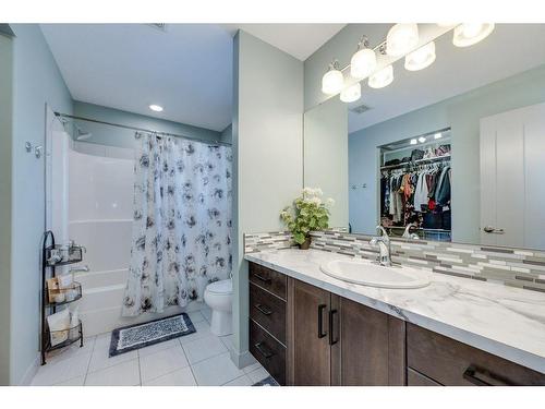 73 Chinook Street, Blackfalds, AB - Indoor Photo Showing Bathroom