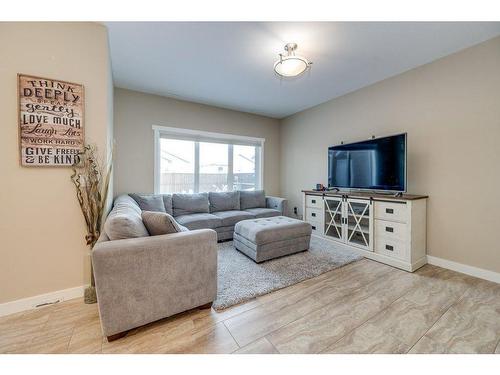 73 Chinook Street, Blackfalds, AB - Indoor Photo Showing Living Room