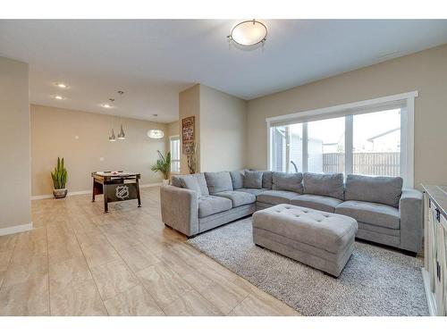 73 Chinook Street, Blackfalds, AB - Indoor Photo Showing Living Room