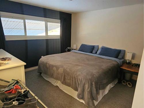 5703 46 Avenue, Stettler, AB - Indoor Photo Showing Bedroom