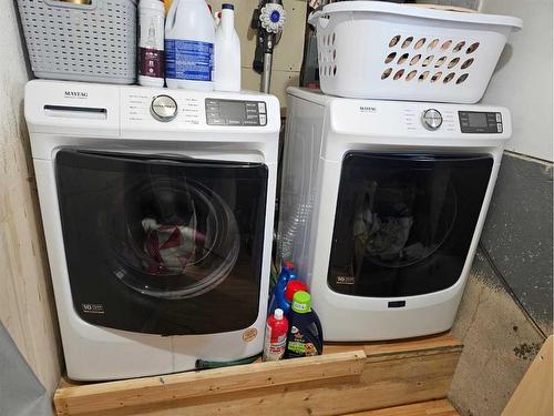 5703 46 Avenue, Stettler, AB - Indoor Photo Showing Laundry Room