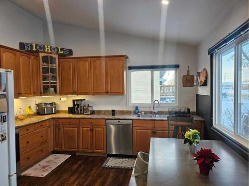 5703 46 Avenue, Stettler, AB - Indoor Photo Showing Kitchen With Double Sink