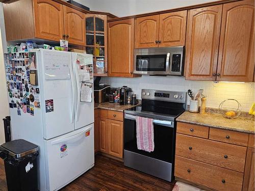 5703 46 Avenue, Stettler, AB - Indoor Photo Showing Kitchen