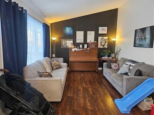 5703 46 Avenue, Stettler, AB - Indoor Photo Showing Living Room