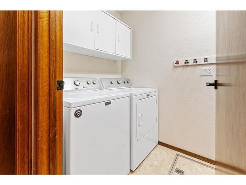 8 Ramsey Close, Red Deer, AB - Indoor Photo Showing Laundry Room