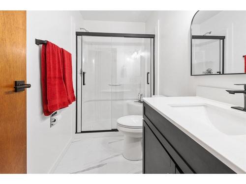 8 Ramsey Close, Red Deer, AB - Indoor Photo Showing Bathroom