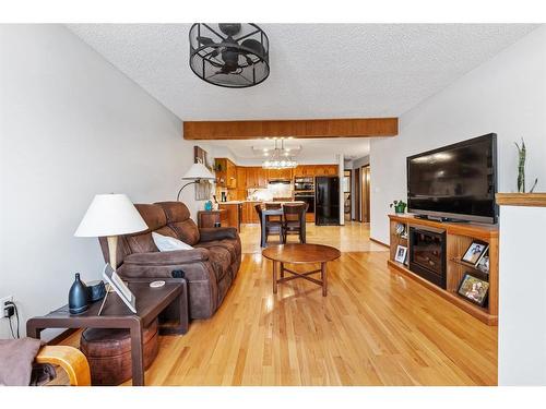 8 Ramsey Close, Red Deer, AB - Indoor Photo Showing Living Room