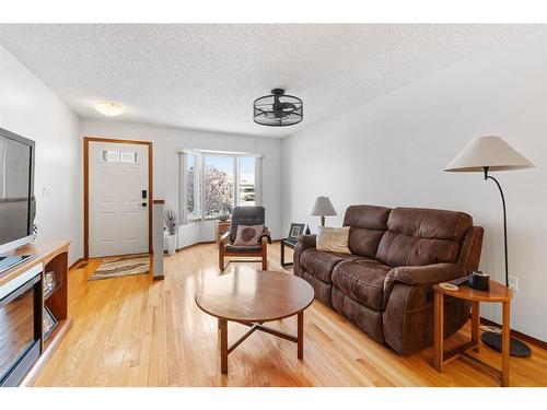 8 Ramsey Close, Red Deer, AB - Indoor Photo Showing Living Room