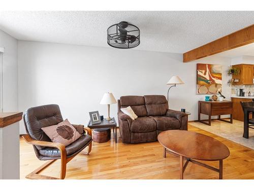 8 Ramsey Close, Red Deer, AB - Indoor Photo Showing Living Room