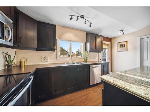 147 Webster Drive, Red Deer, AB - Indoor Photo Showing Kitchen With Stainless Steel Kitchen With Double Sink