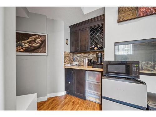 147 Webster Drive, Red Deer, AB - Indoor Photo Showing Kitchen