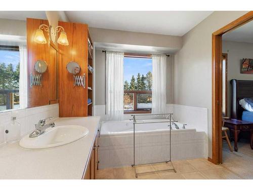 400005 Highway 761, Rural Clearwater County, AB - Indoor Photo Showing Bathroom