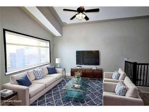 3 Lincoln Street, Sylvan Lake, AB - Indoor Photo Showing Living Room