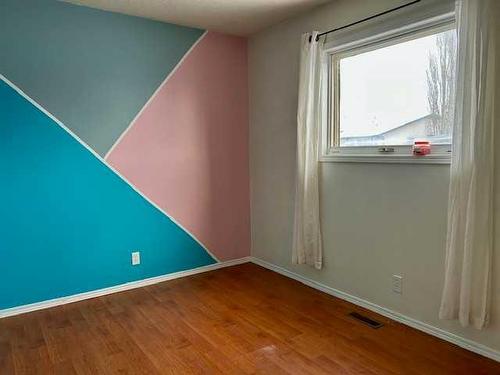 35 Edgington Ave, Red Deer, AB - Indoor Photo Showing Other Room