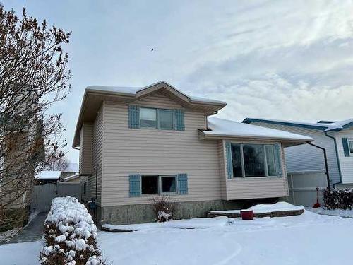 35 Edgington Ave, Red Deer, AB - Outdoor