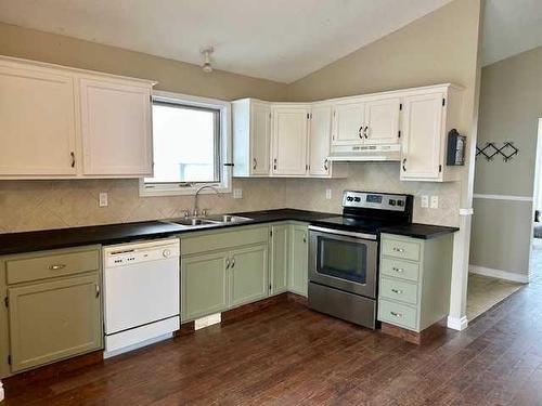 35 Edgington Ave, Red Deer, AB - Indoor Photo Showing Kitchen With Double Sink