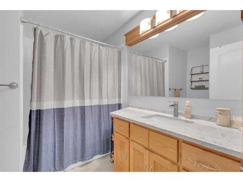 6007 50A Street, Ponoka, AB - Indoor Photo Showing Bathroom