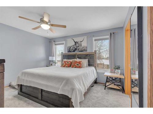 6007 50A Street, Ponoka, AB - Indoor Photo Showing Bedroom