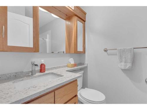 6007 50A Street, Ponoka, AB - Indoor Photo Showing Bathroom