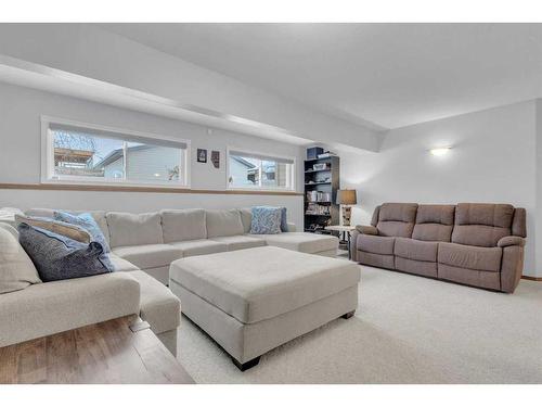 6007 50A Street, Ponoka, AB - Indoor Photo Showing Living Room