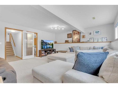 6007 50A Street, Ponoka, AB - Indoor Photo Showing Bedroom