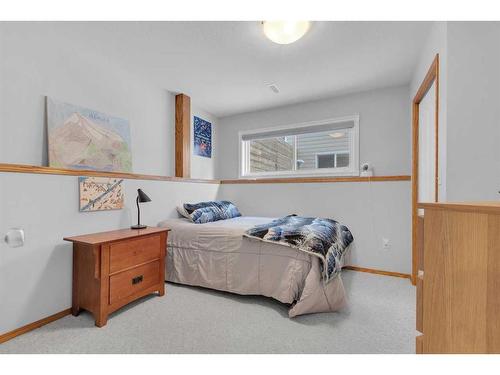 6007 50A Street, Ponoka, AB - Indoor Photo Showing Bedroom