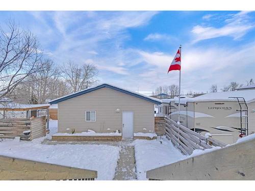 6007 50A Street, Ponoka, AB - Outdoor