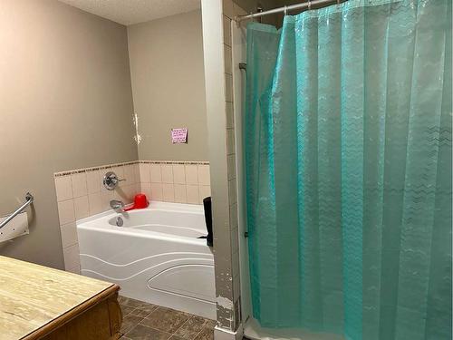 3711 51 Avenue, Red Deer, AB - Indoor Photo Showing Bathroom