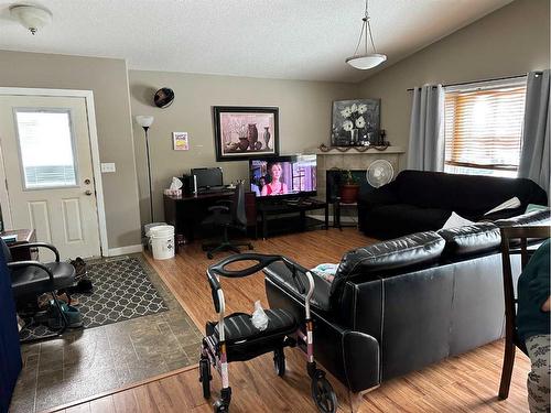 3711 51 Avenue, Red Deer, AB - Indoor Photo Showing Living Room