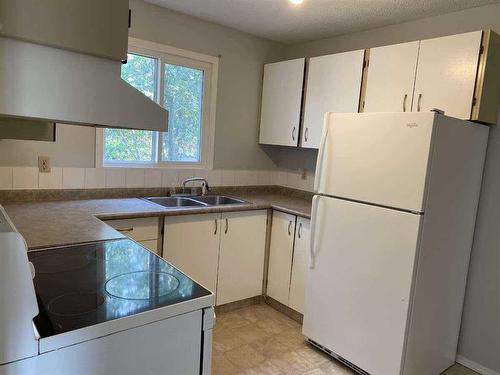 5312 35 Street, Lloydminster, AB - Indoor Photo Showing Kitchen With Double Sink