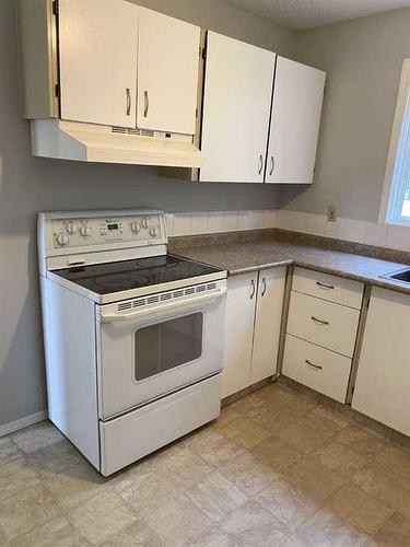 5312 35 Street, Lloydminster, AB - Indoor Photo Showing Kitchen