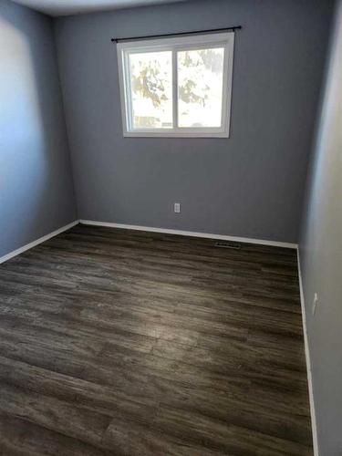 223-48 Holmes Street, Red Deer, AB - Indoor Photo Showing Other Room