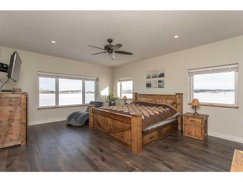 37247 Range Road 264, Rural Red Deer County, AB - Indoor Photo Showing Living Room