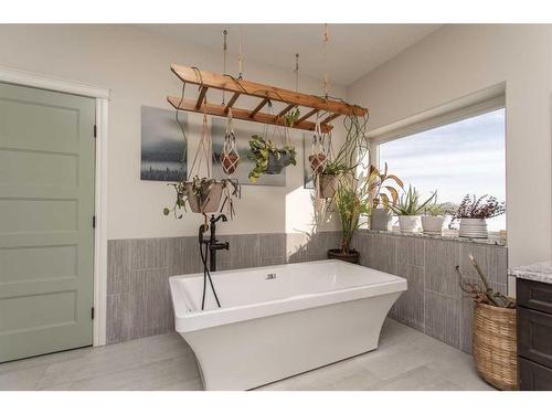 37247 Range Road 264, Rural Red Deer County, AB - Indoor Photo Showing Bathroom