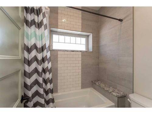 37247 Range Road 264, Rural Red Deer County, AB - Indoor Photo Showing Bathroom