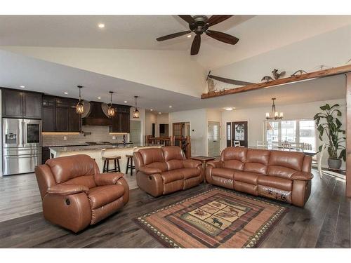 37247 Range Road 264, Rural Red Deer County, AB - Indoor Photo Showing Living Room