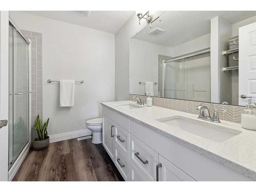 2 Meadow Close, Lacombe, AB - Indoor Photo Showing Bathroom