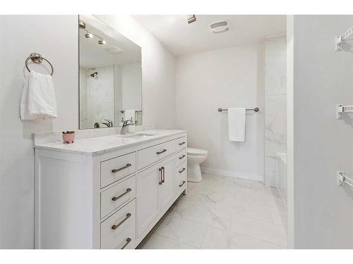 2 Meadow Close, Lacombe, AB - Indoor Photo Showing Bathroom