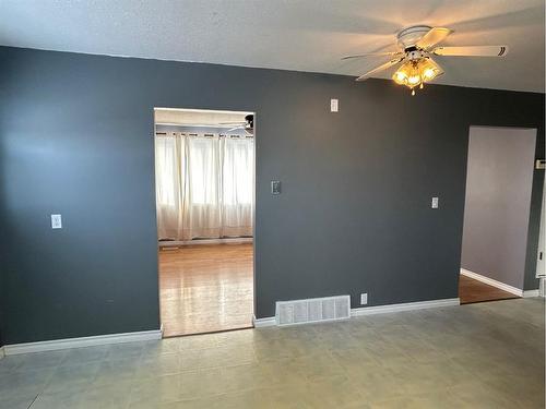 5419 48 Avenue West, Forestburg, AB - Indoor Photo Showing Other Room