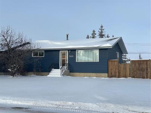 5419 48 Avenue West, Forestburg, AB - Outdoor