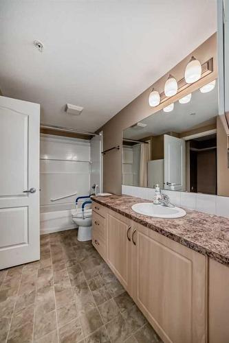 209-6 Michener Boulevard, Red Deer, AB - Indoor Photo Showing Bathroom