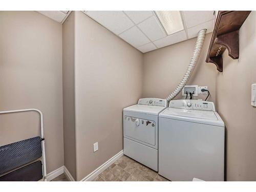 209-6 Michener Boulevard, Red Deer, AB - Indoor Photo Showing Laundry Room