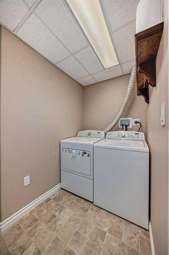 209-6 Michener Boulevard, Red Deer, AB - Indoor Photo Showing Laundry Room