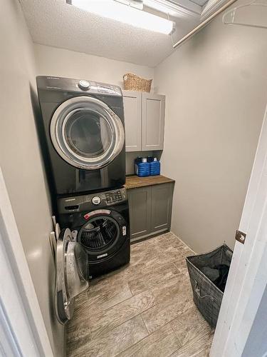 5132 54Th Street, Eckville, AB - Indoor Photo Showing Laundry Room