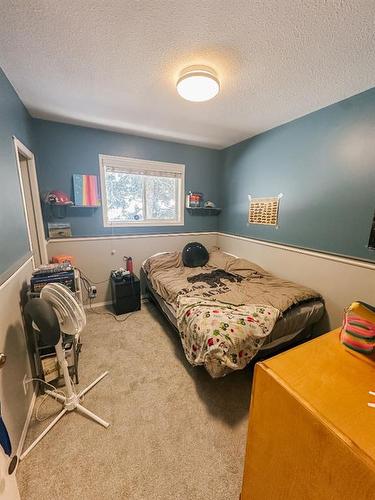 5132 54Th Street, Eckville, AB - Indoor Photo Showing Bedroom