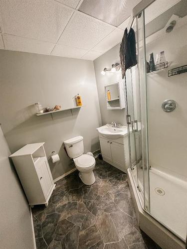 5132 54Th Street, Eckville, AB - Indoor Photo Showing Bathroom