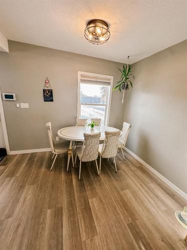 5132 54Th Street, Eckville, AB - Indoor Photo Showing Dining Room