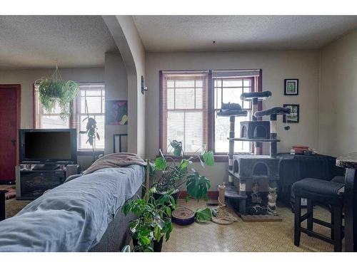 5213 50 Avenue, Ponoka, AB - Indoor Photo Showing Bedroom