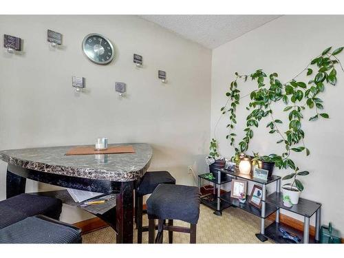 5213 50 Avenue, Ponoka, AB - Indoor Photo Showing Dining Room